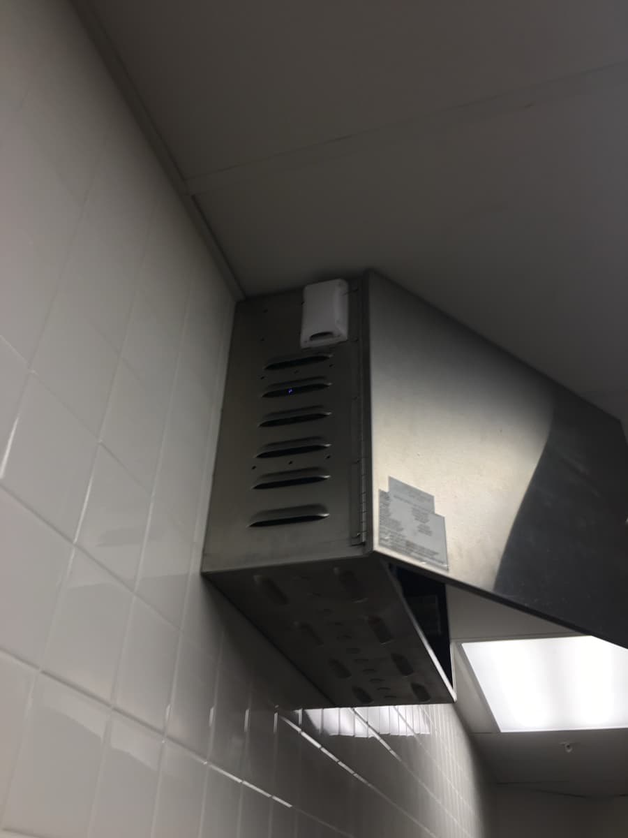 Commercial kitchen hood supply plenum and airflow system